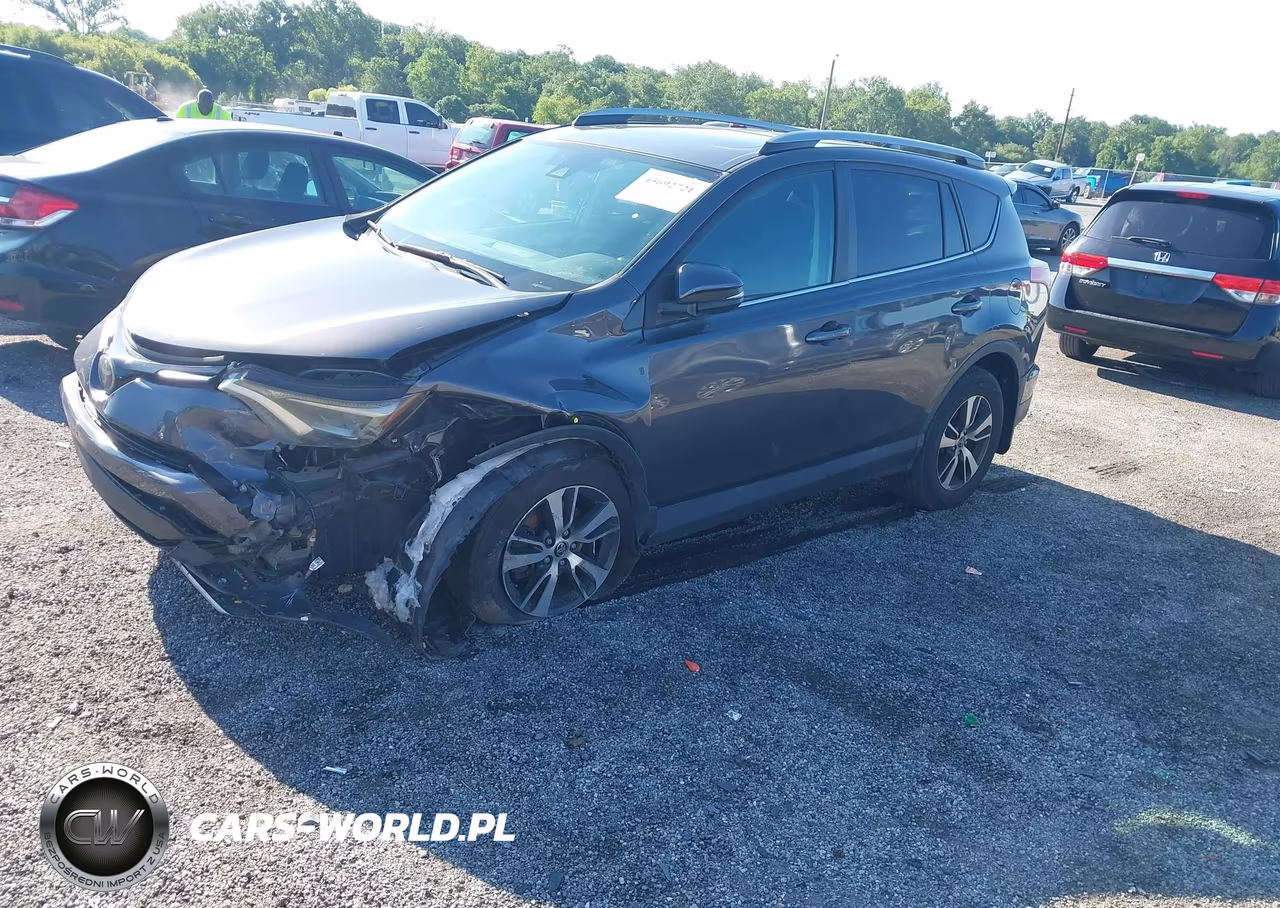 2018 Toyota Rav4 Xle VIN:2T3RFREV7JW847030 - 2