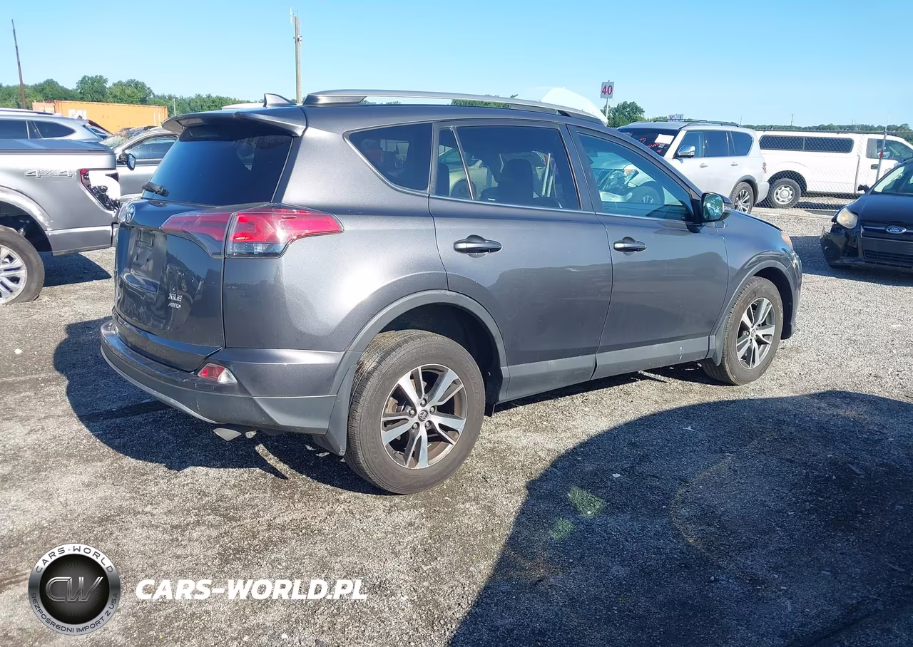 2018 Toyota Rav4 Xle VIN:2T3RFREV7JW847030 - 4
