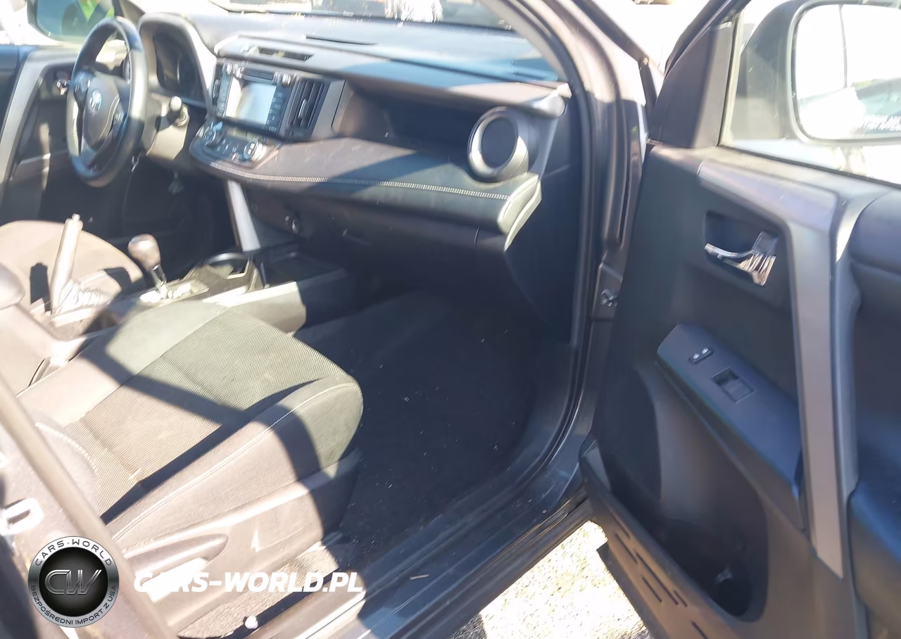 2018 Toyota Rav4 Xle VIN:2T3RFREV7JW847030 - 5