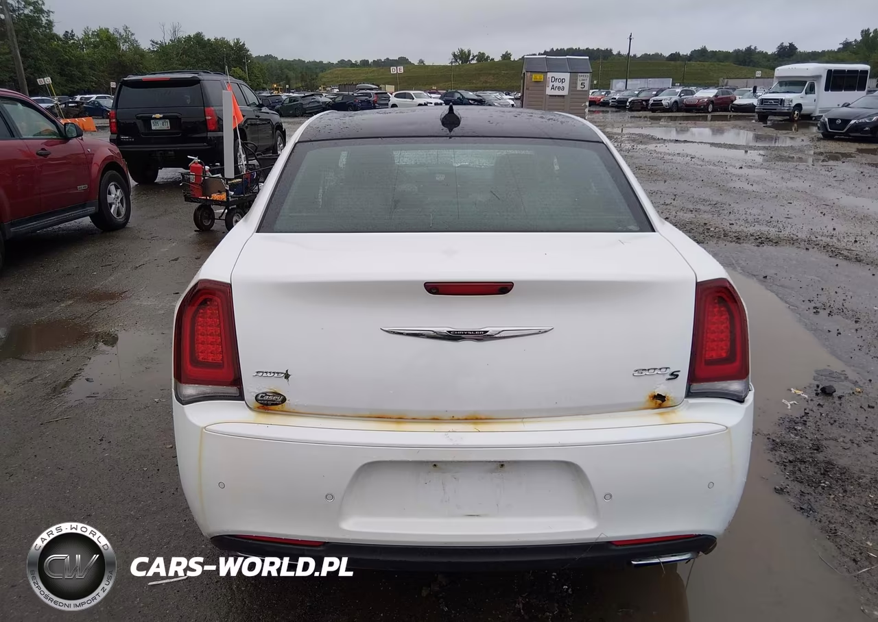 2016 Chrysler 300 300S VIN:2C3CCAGG0GH142596 - 16