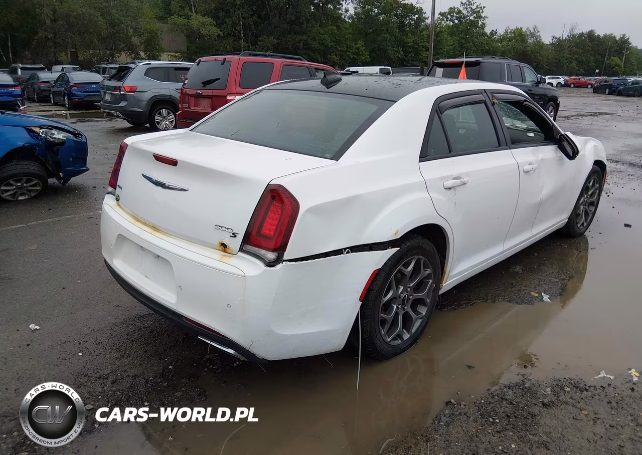 2016 Chrysler 300 300S VIN:2C3CCAGG0GH142596 - 4