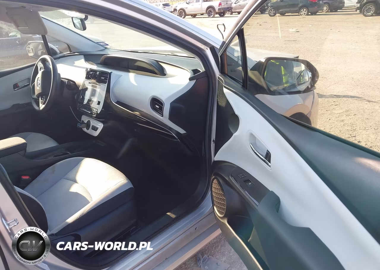 2016 Toyota Prius Two VIN:JTDKBRFUXG3501682 - 5