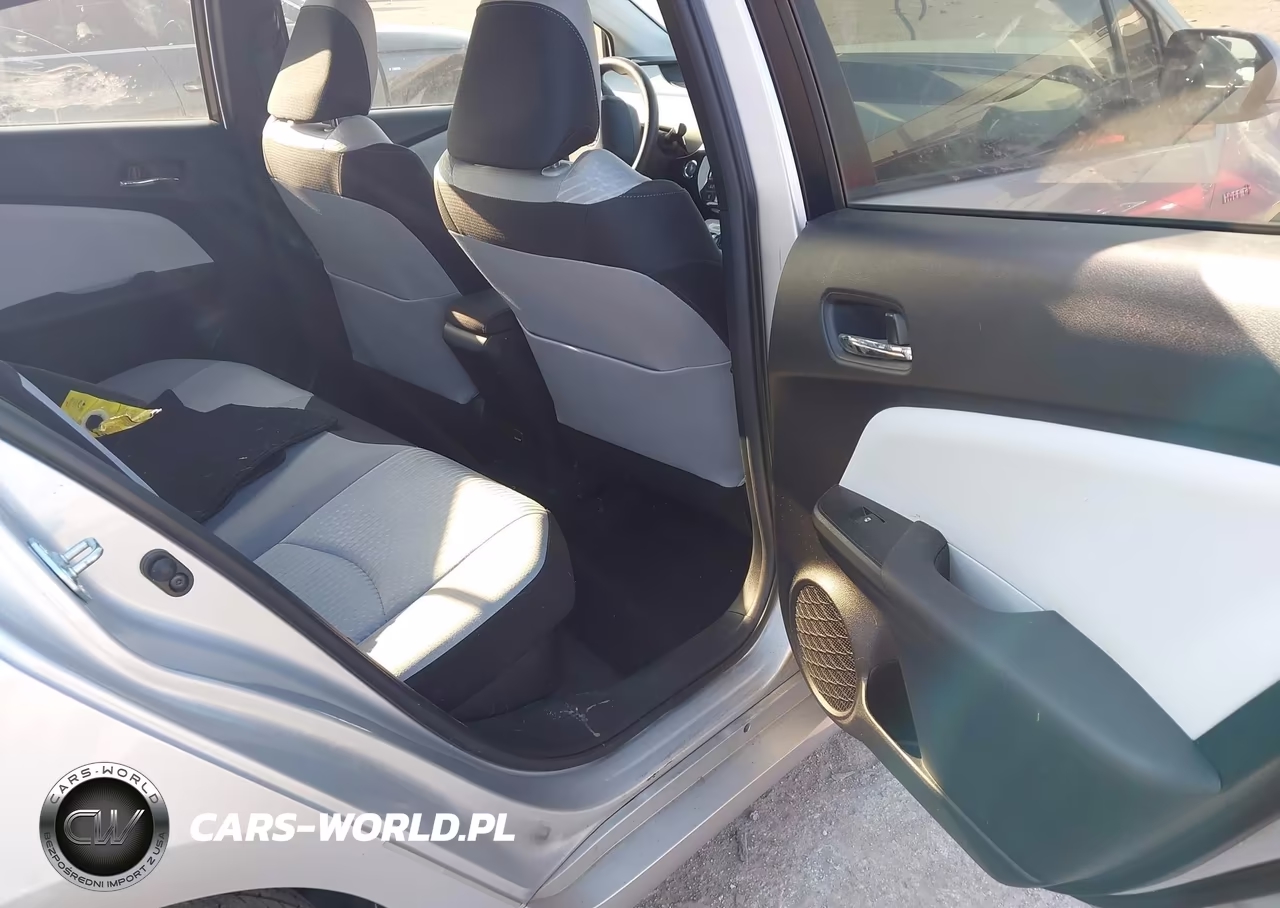 2016 Toyota Prius Two VIN:JTDKBRFUXG3501682 - 8