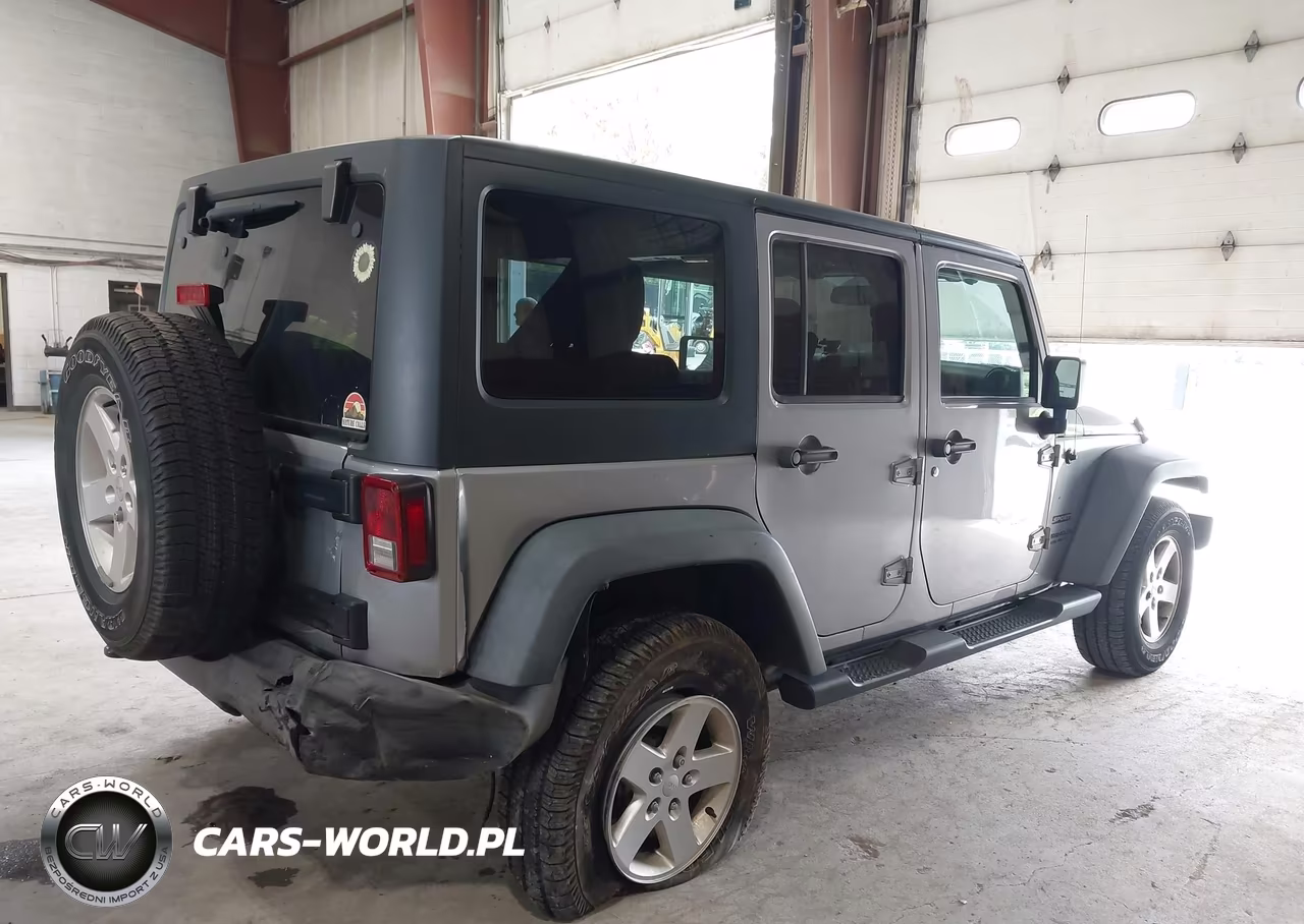 2016 Jeep Wrangler Unlimited Sport VIN:1C4BJWDG9GL319454 - 4