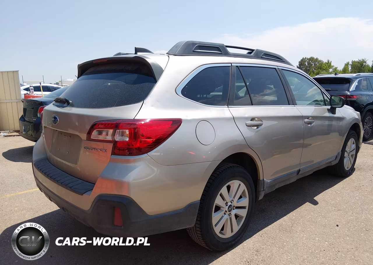 2018 Subaru Outback 2.5I Premium VIN:4S4BSACC0J3391015 - 4