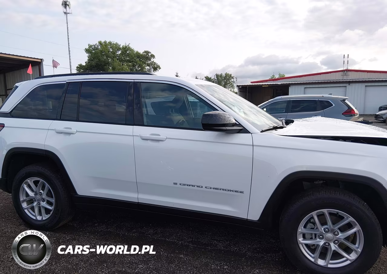 2025 Jeep Grand Cherokee Laredo X 4X4 VIN:1C4RJHAG8SC353411 - 13