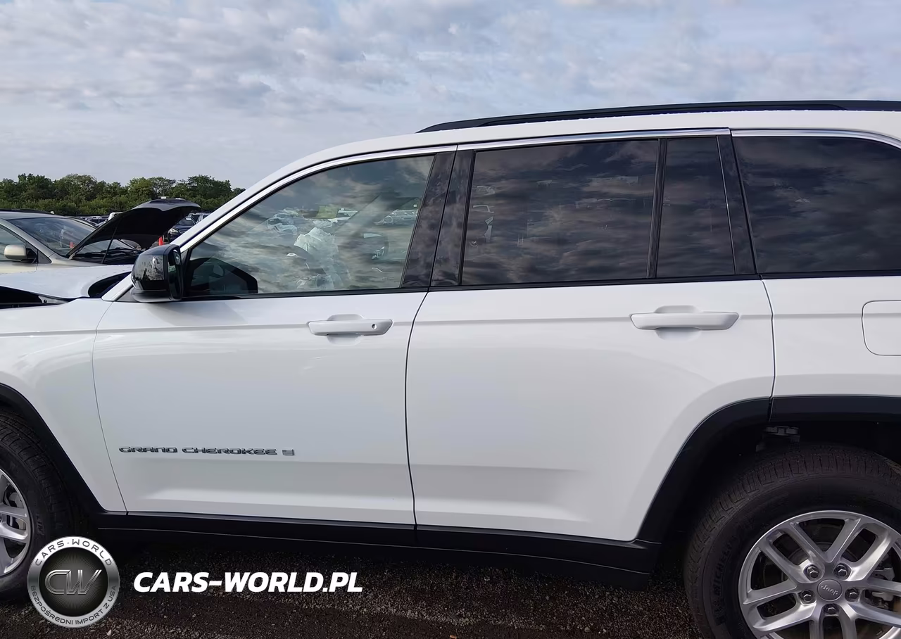 2025 Jeep Grand Cherokee Laredo X 4X4 VIN:1C4RJHAG8SC353411 - 14