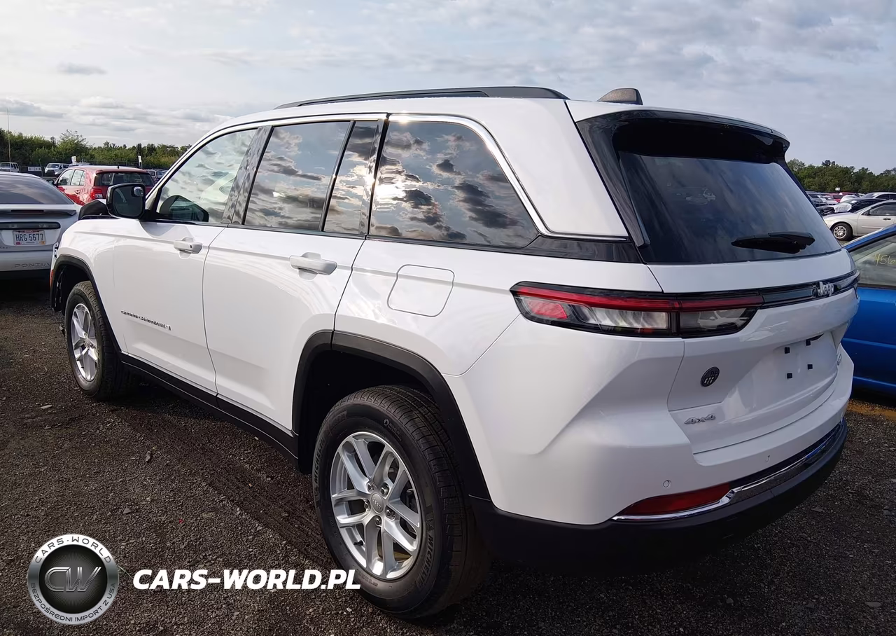 2025 Jeep Grand Cherokee Laredo X 4X4 VIN:1C4RJHAG8SC353411 - 3