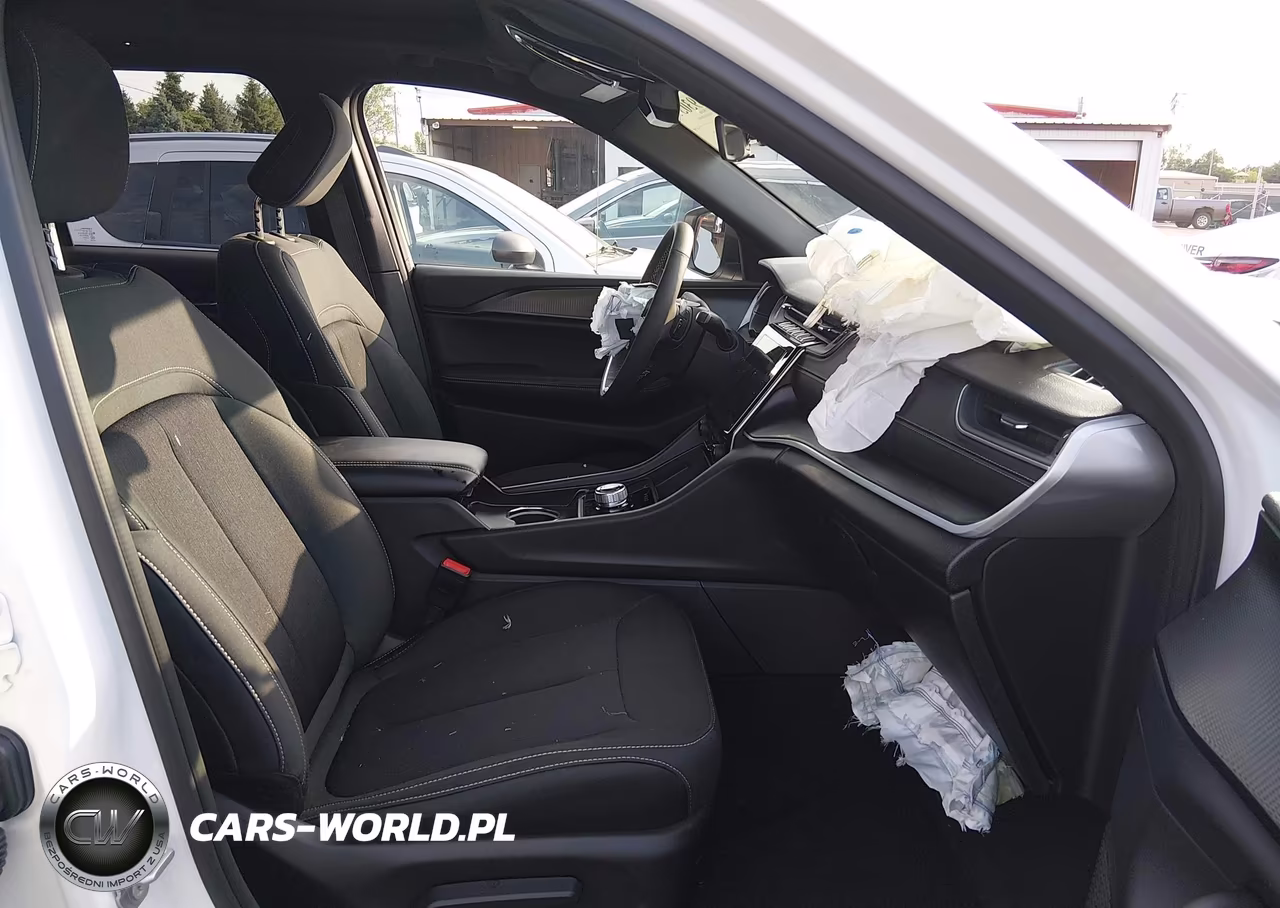 2025 Jeep Grand Cherokee Laredo X 4X4 VIN:1C4RJHAG8SC353411 - 5