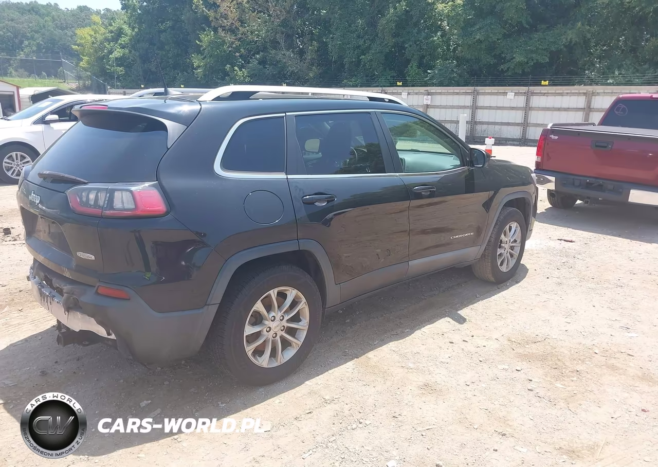 2019 Jeep Cherokee Latitude 4X4 VIN:1C4PJMCB8KD157870 - 4
