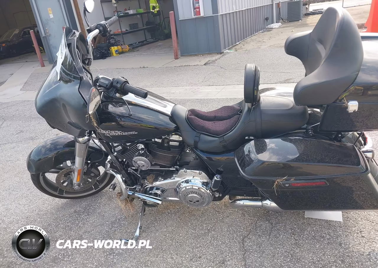 2017 Harley-Davidson Flhx Street Glide VIN:1HD1KBC1XHB629861 - 12