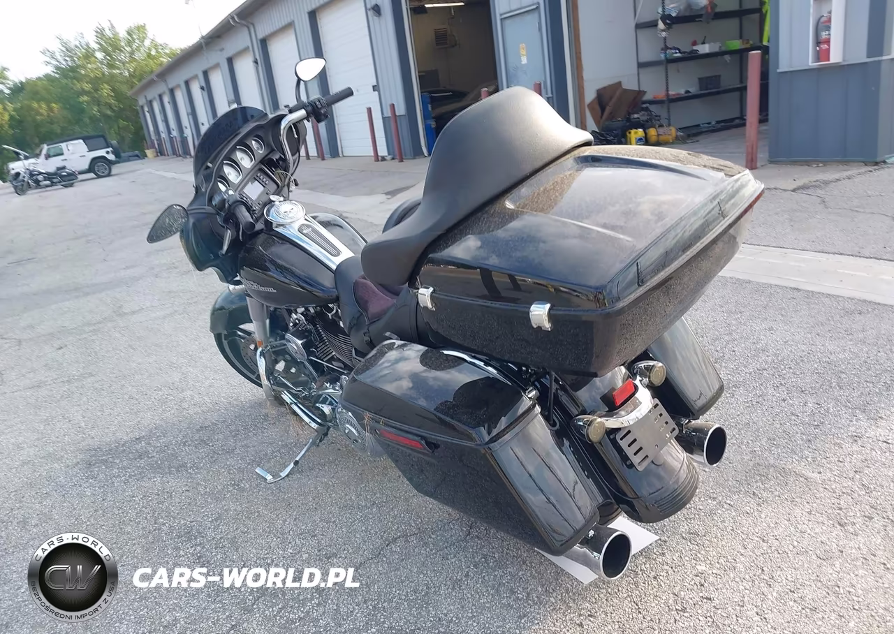 2017 Harley-Davidson Flhx Street Glide VIN:1HD1KBC1XHB629861 - 3