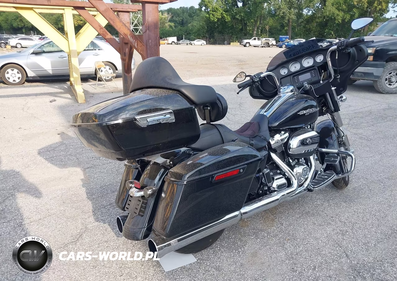 2017 Harley-Davidson Flhx Street Glide VIN:1HD1KBC1XHB629861 - 4