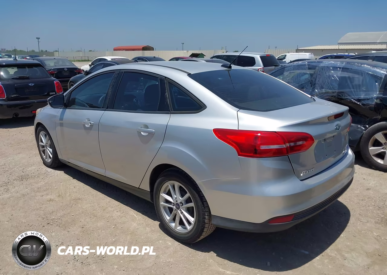 2015 Ford Focus Se VIN:1FADP3F28FL344003 - 3