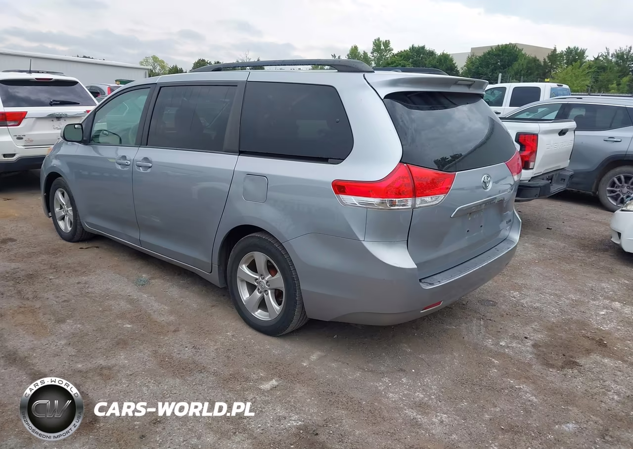 2014 Toyota Sienna Le V6 8 Passenger VIN:5TDKK3DCXES483459 - 3