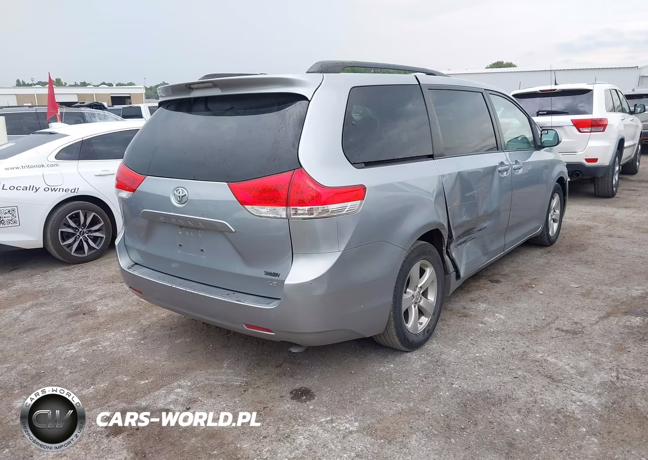 2014 Toyota Sienna Le V6 8 Passenger VIN:5TDKK3DCXES483459 - 4