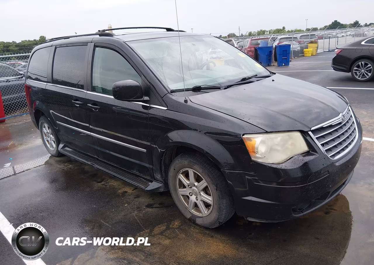 2010 Chrysler Town & Country Touring – zdjęcie 1 z 18