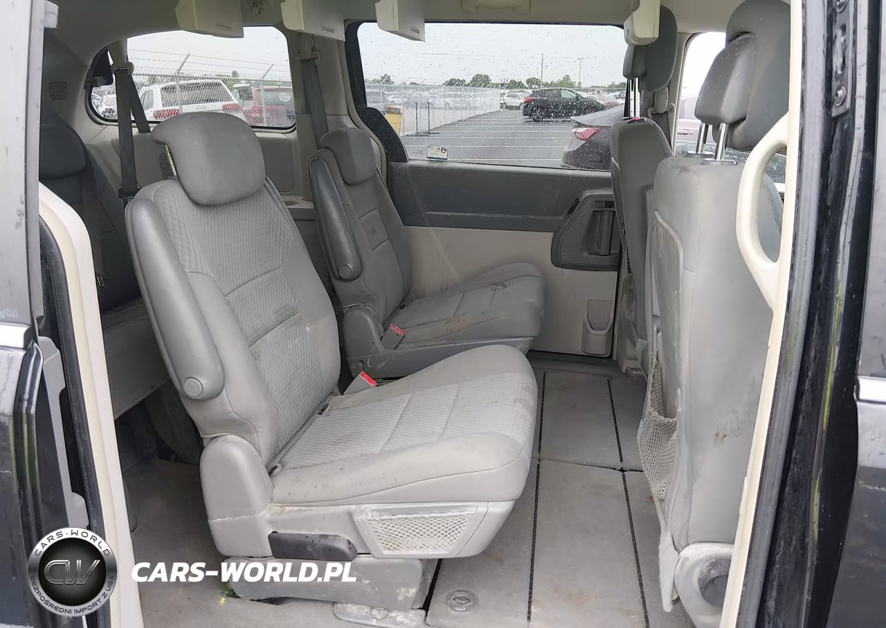 2010 Chrysler Town & Country Touring VIN:2A4RR5D10AR449869 - 8
