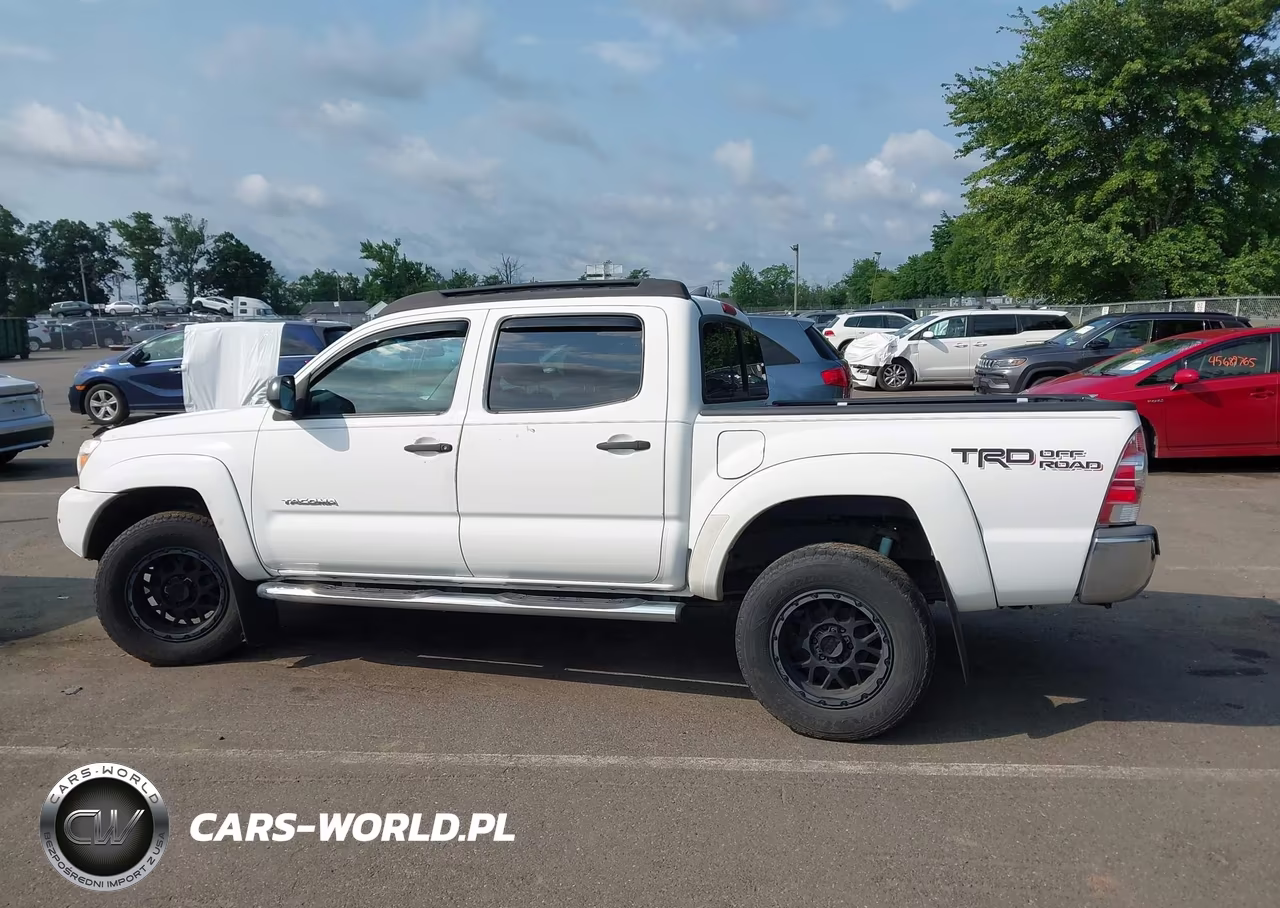 2015 Toyota Tacoma Base V6 VIN:3TMLU4ENXFM166027 - 14
