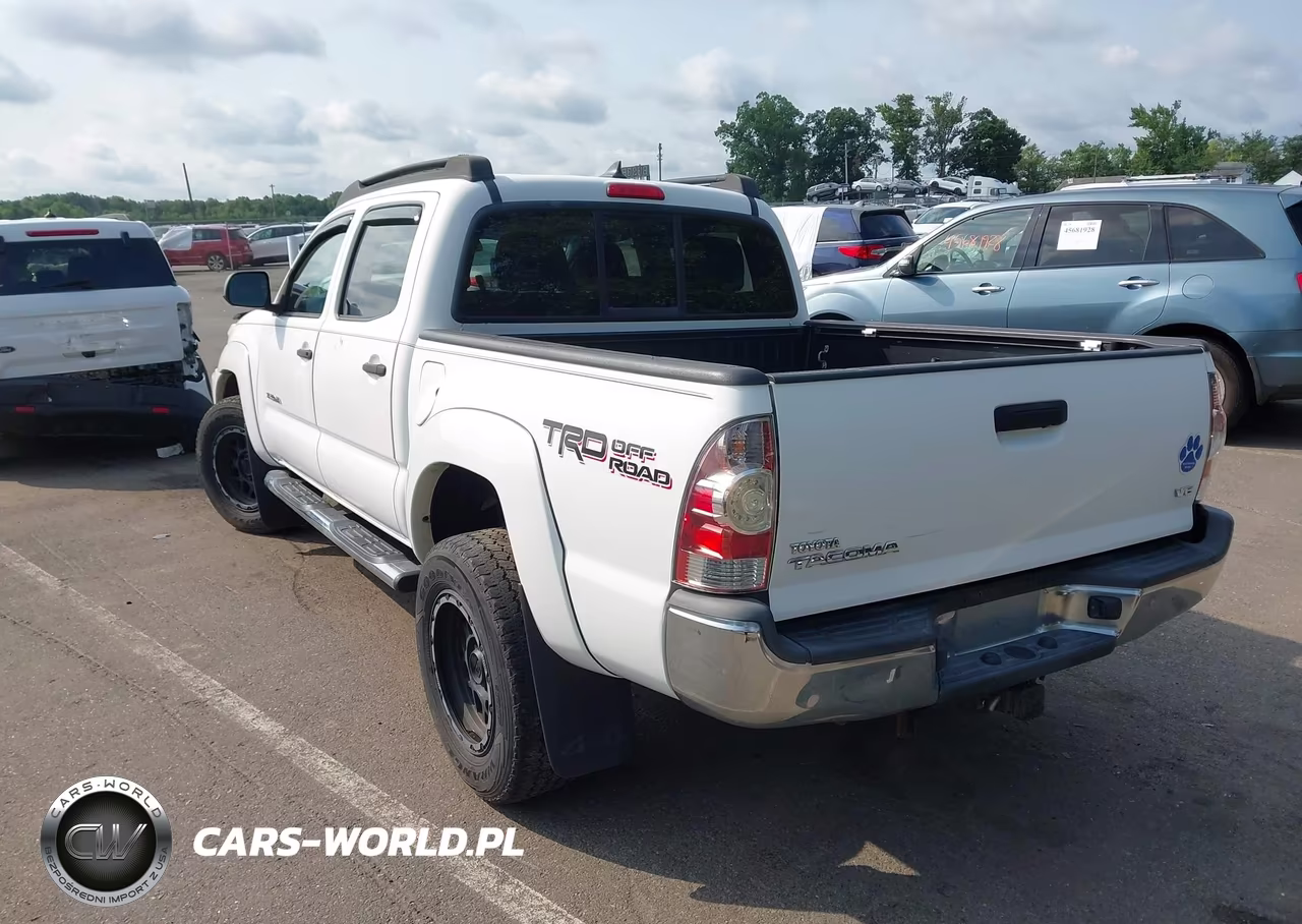 2015 Toyota Tacoma Base V6 VIN:3TMLU4ENXFM166027 - 3
