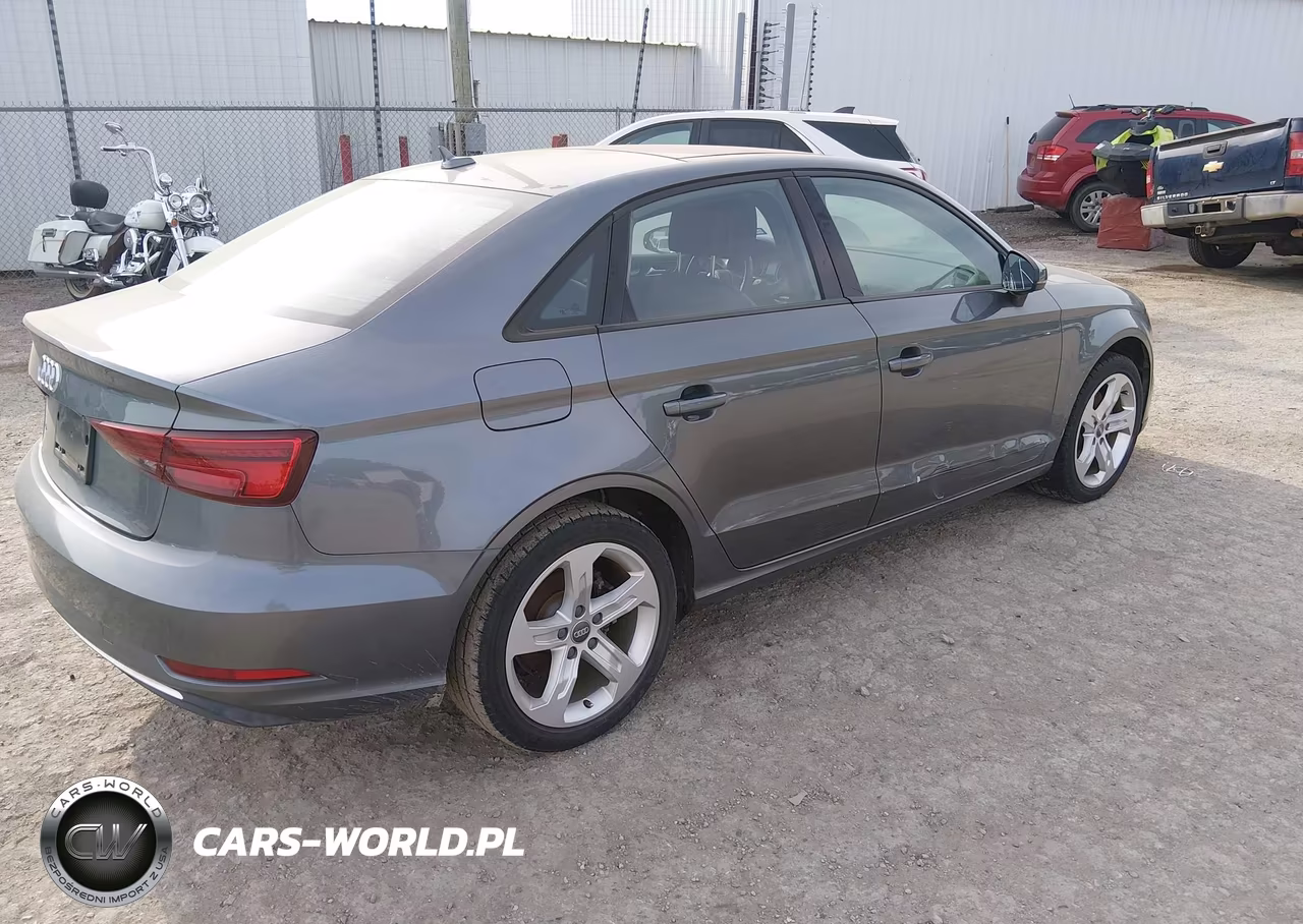 2017 Audi A3 2.0T Premium VIN:WAUAUGFF3H1023403 - 4
