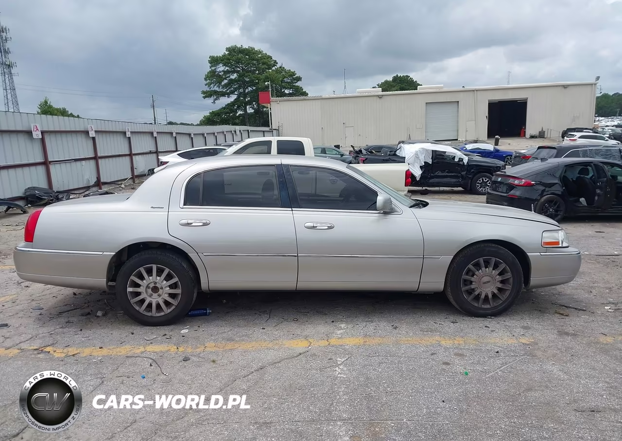 2006 Lincoln Town Car Signature VIN:1LNHM81W86Y603941 - 13