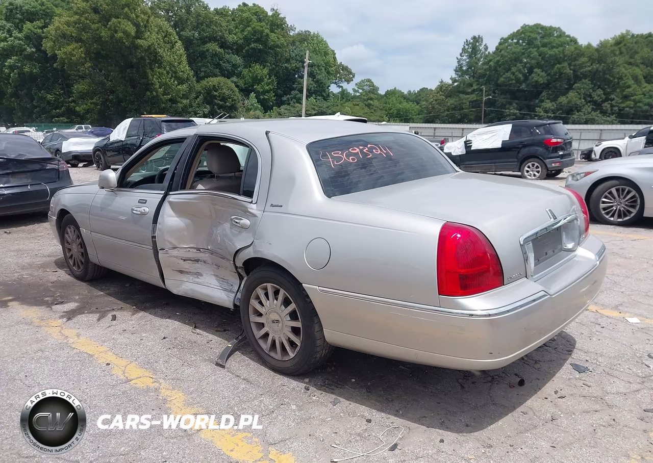 2006 Lincoln Town Car Signature VIN:1LNHM81W86Y603941 - 3