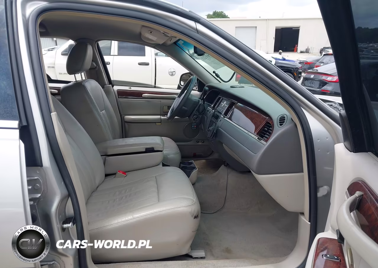 2006 Lincoln Town Car Signature VIN:1LNHM81W86Y603941 - 5