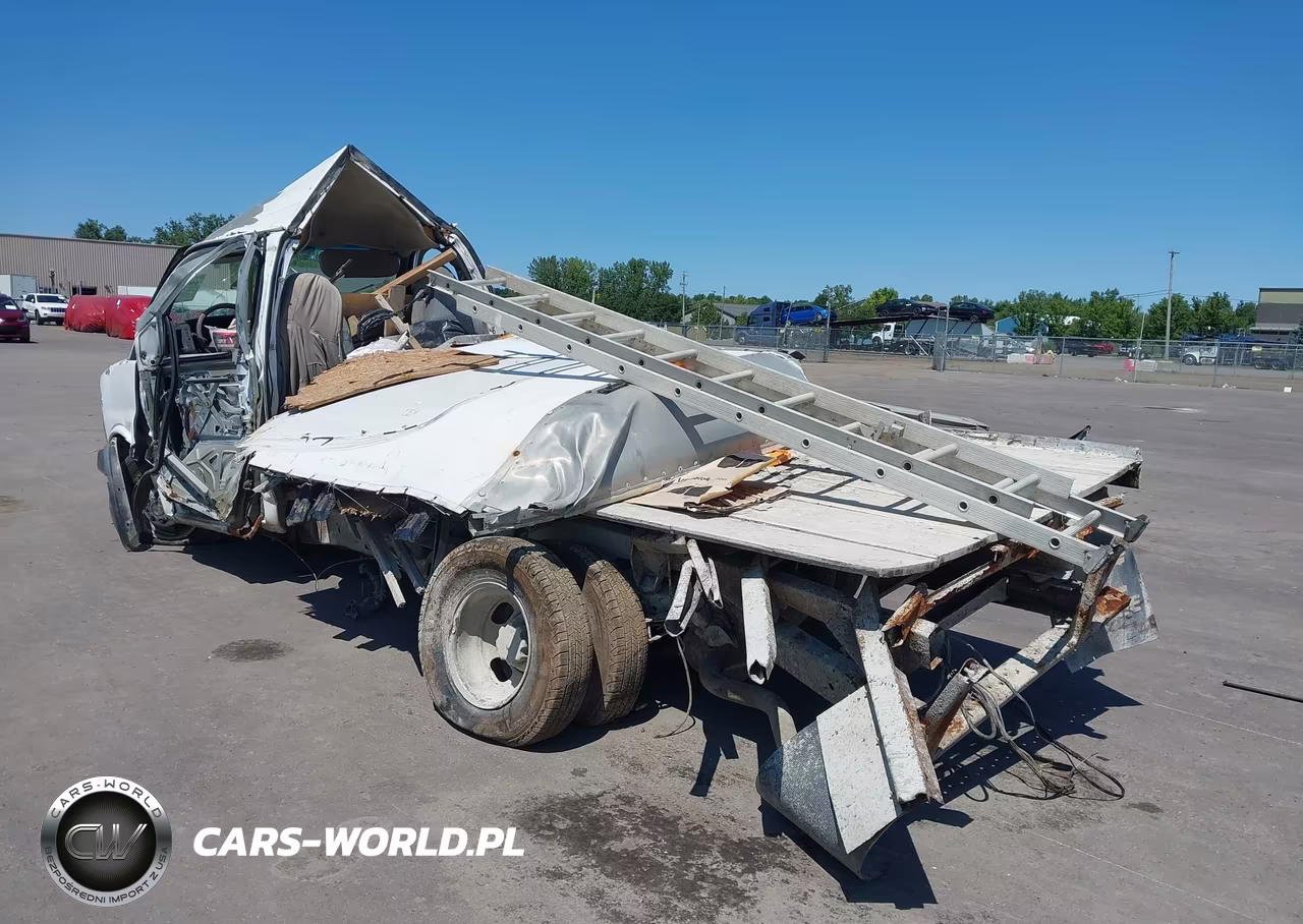 2009 Chevrolet Express Cutaway Work Van VIN:1GBHG31C891177576 - 3