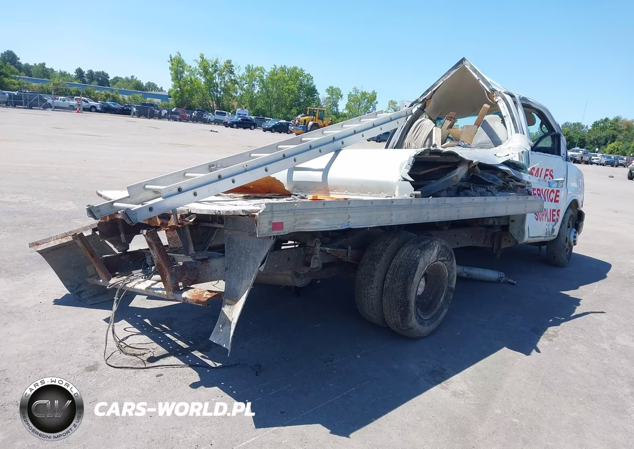 2009 Chevrolet Express Cutaway Work Van VIN:1GBHG31C891177576 - 4