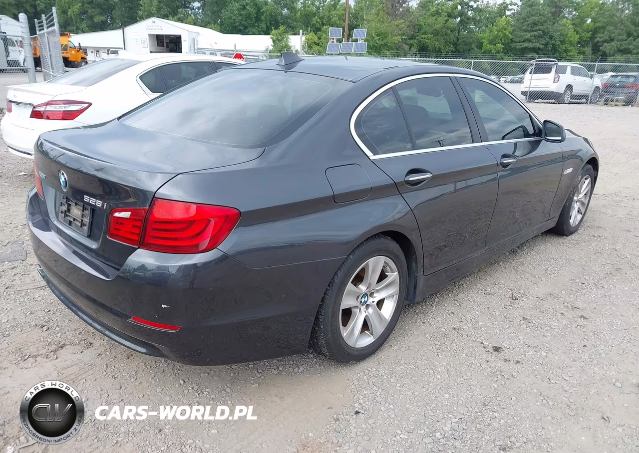 2013 BMW 528I xDrive VIN:WBAXH5C57DDW14129 - 4