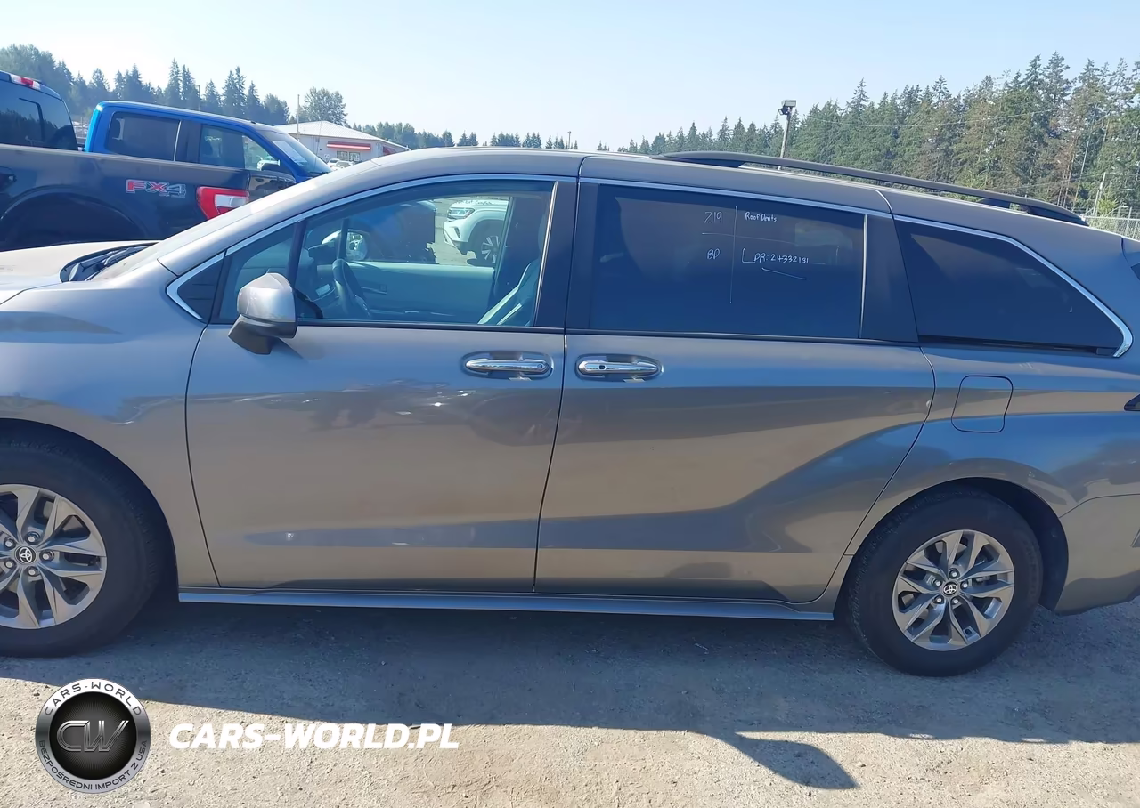 2026 Toyota Sienna Xle VIN:5TDYRKEC7TS292139 - 14