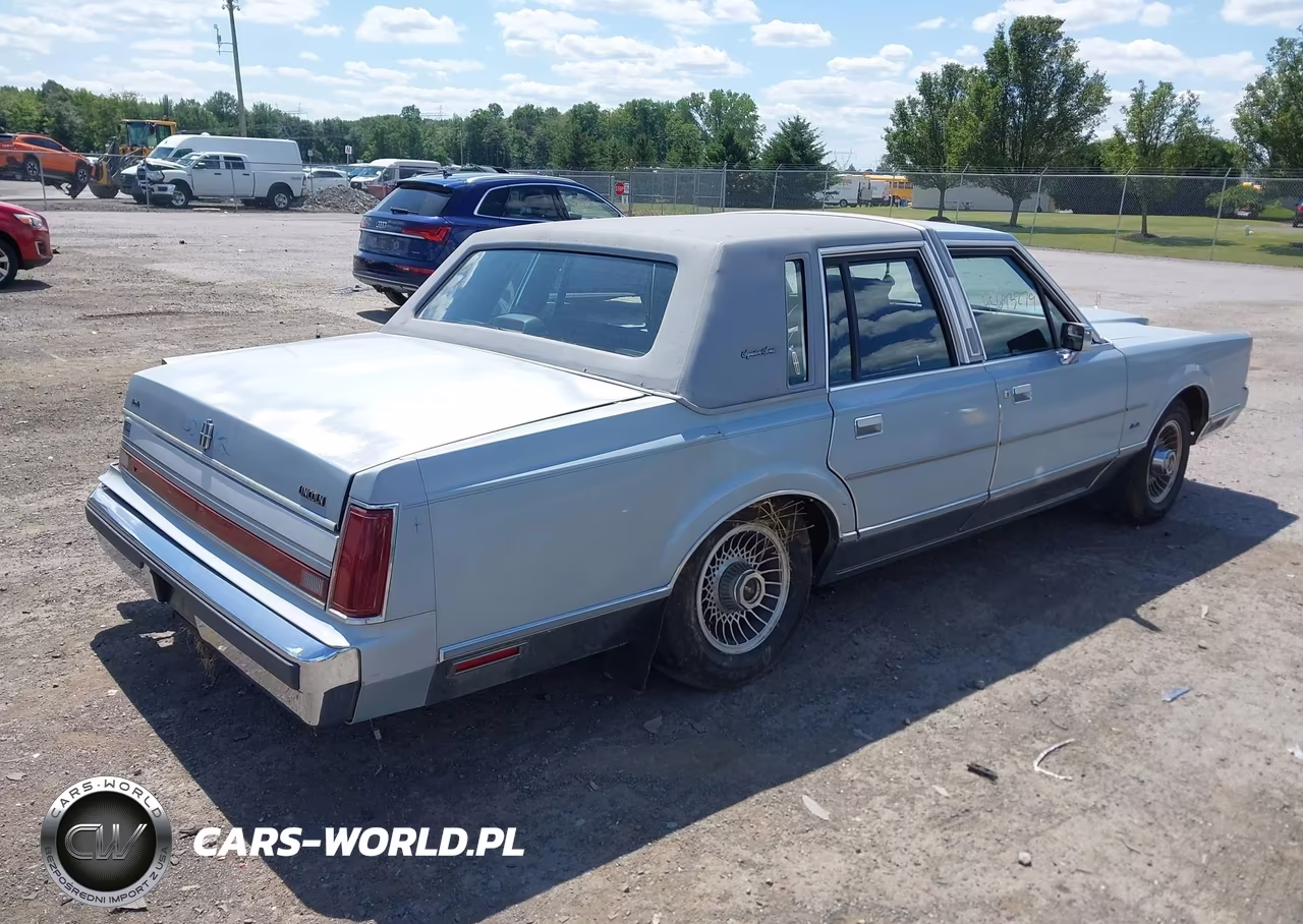 1989 Lincoln Town Car Signature VIN:1LNBM82F2KY636416 - 4