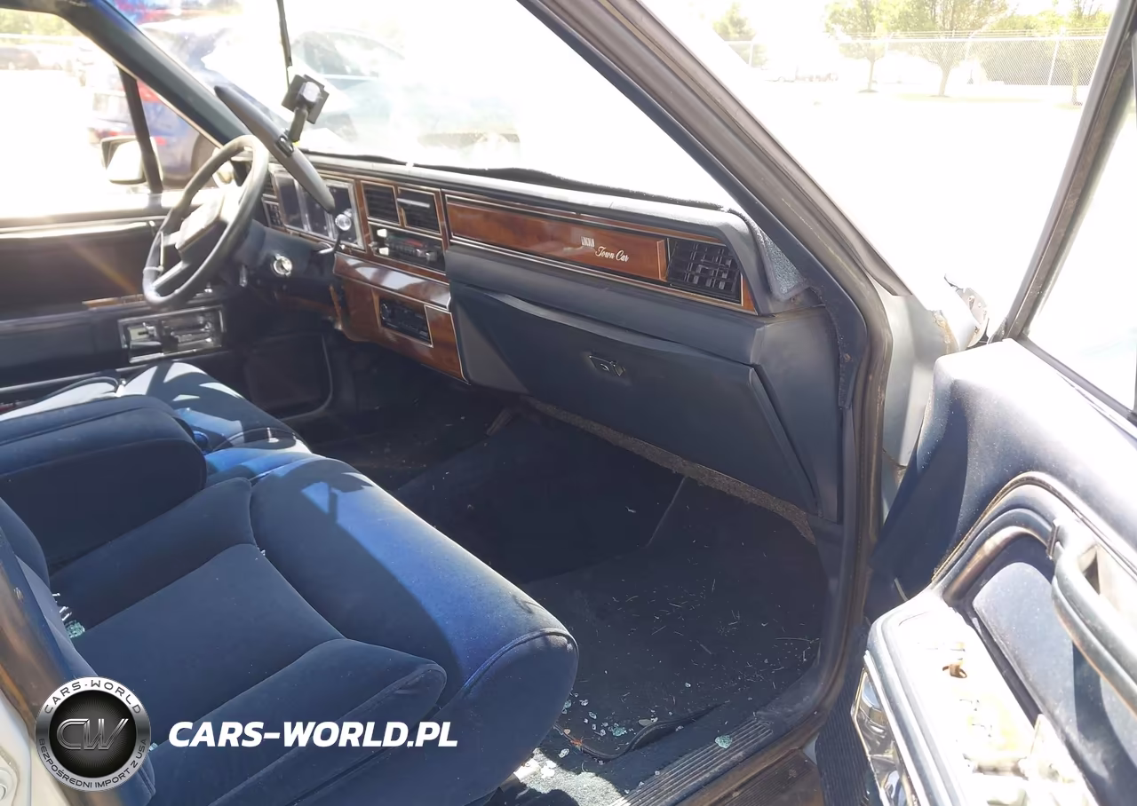 1989 Lincoln Town Car Signature VIN:1LNBM82F2KY636416 - 5