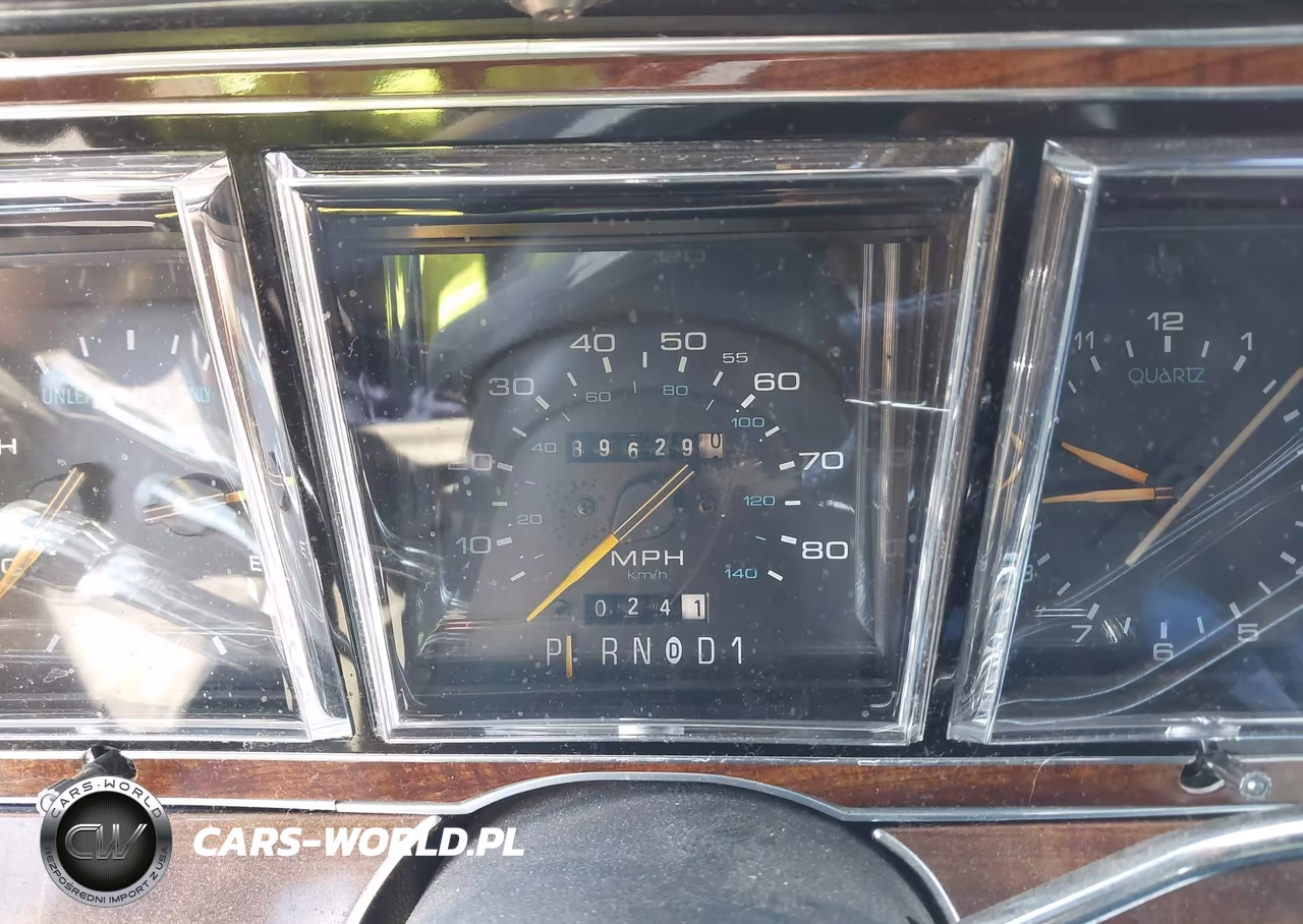 1989 Lincoln Town Car Signature VIN:1LNBM82F2KY636416 - 7