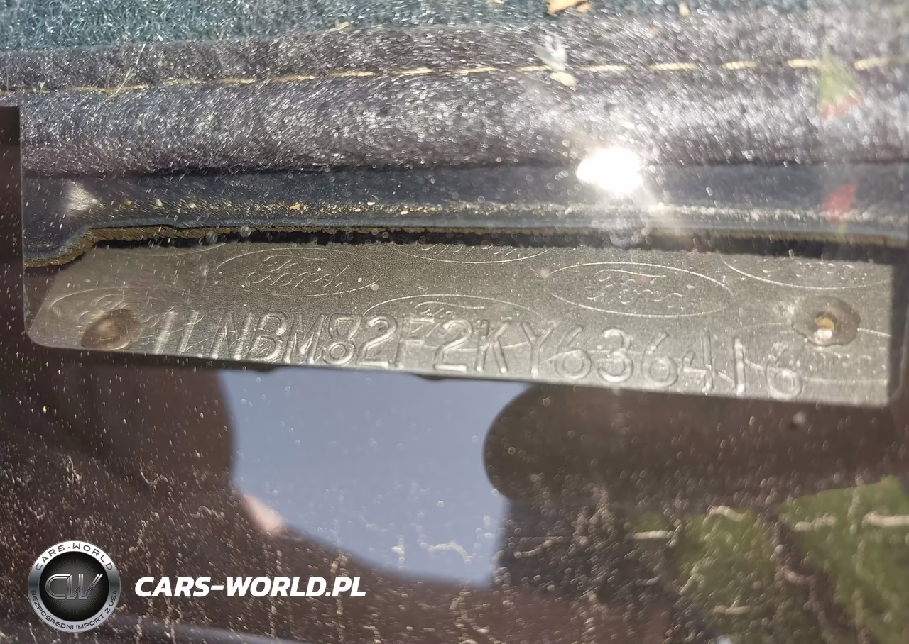 1989 Lincoln Town Car Signature VIN:1LNBM82F2KY636416 - 9