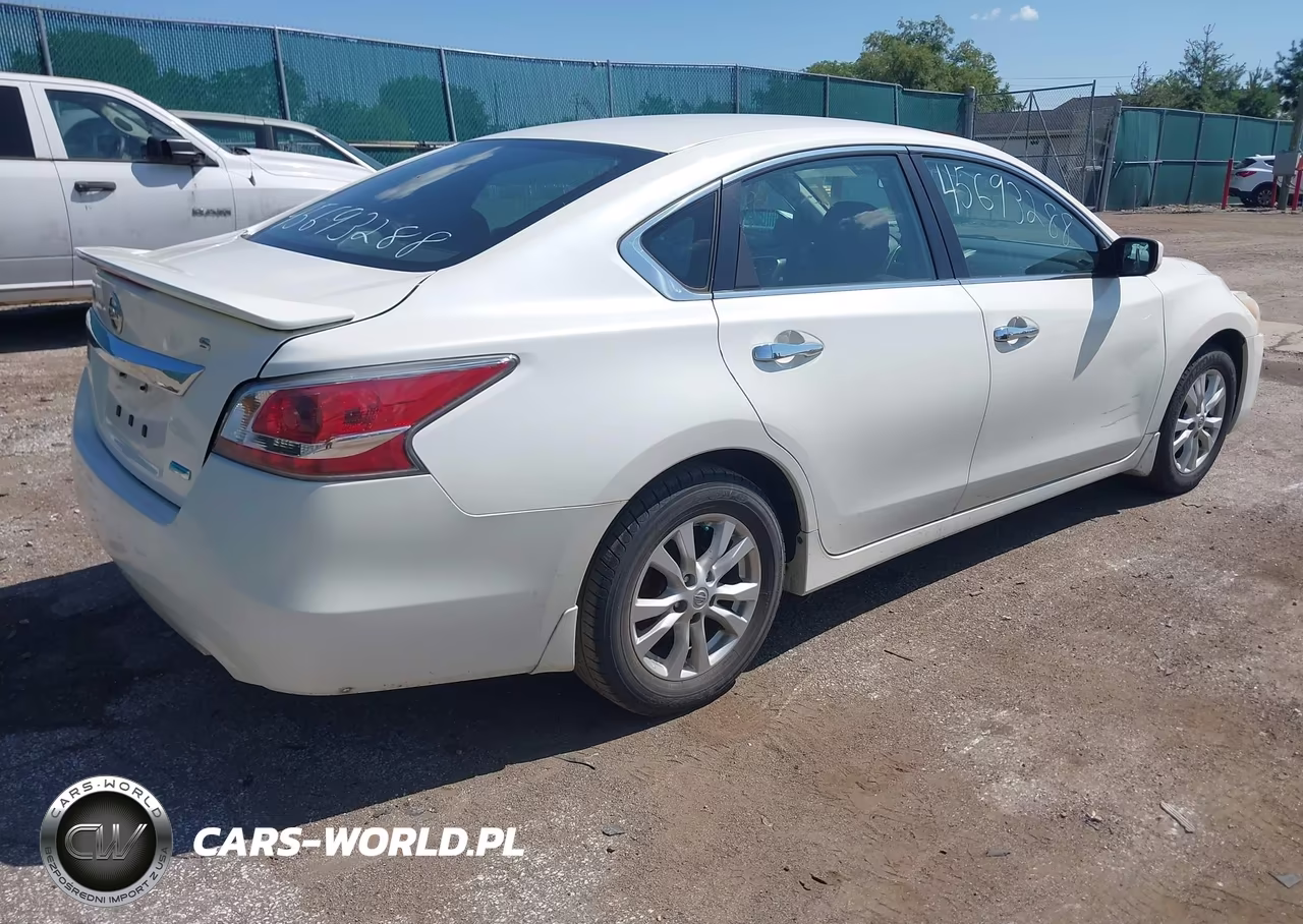 2014 Nissan Altima 2.5 S VIN:1N4AL3AP6EC125752 - 4