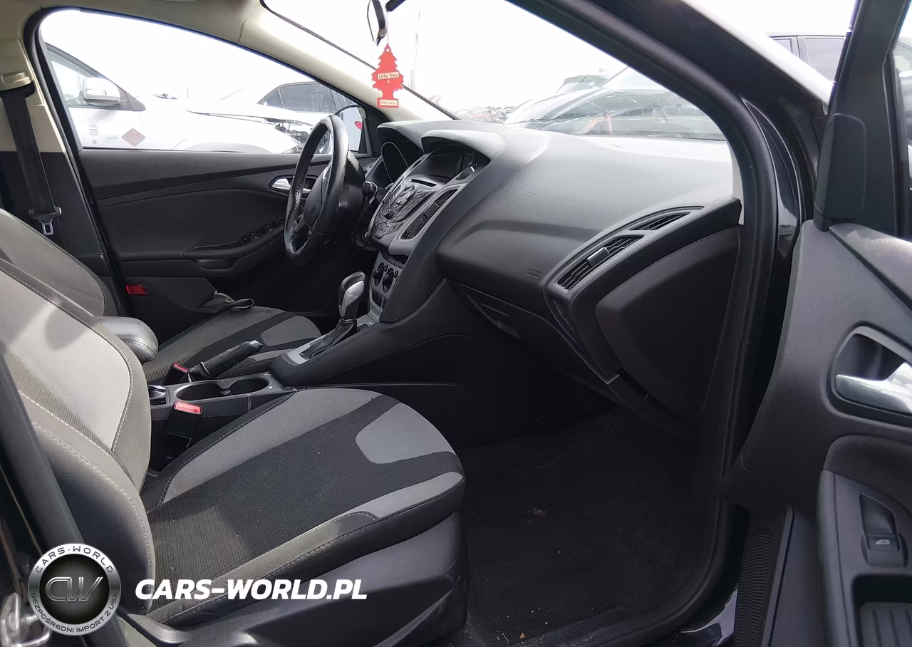 2014 Ford Focus Se VIN:1FADP3F22EL435976 - 5
