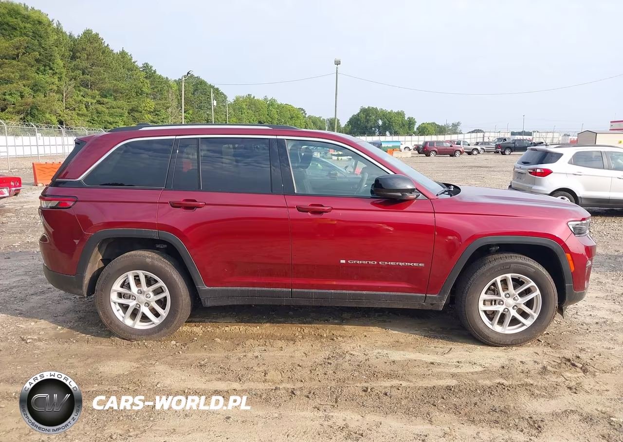 2023 Jeep Grand Cherokee Laredo 4X2 VIN:1C4RJGAG0PC567052 - 13