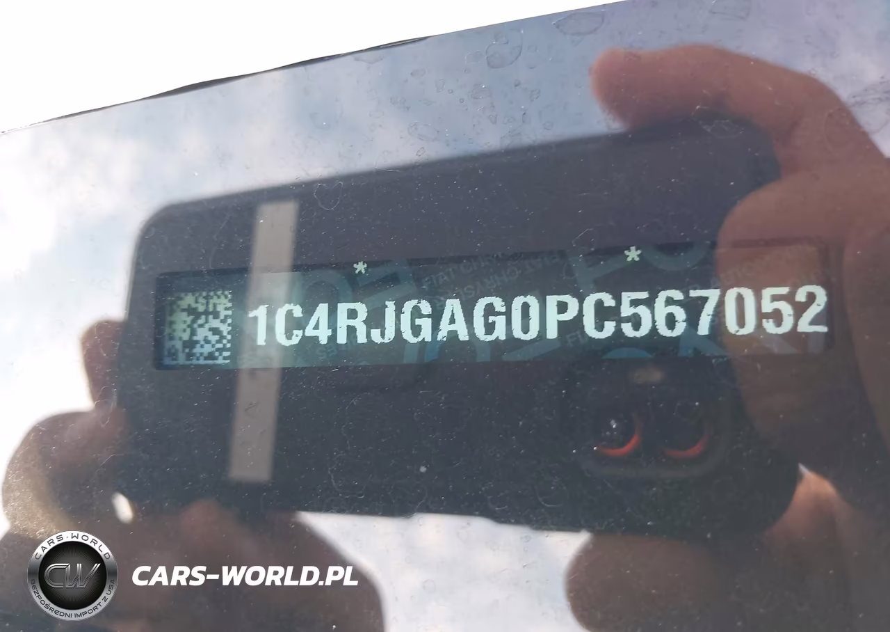 2023 Jeep Grand Cherokee Laredo 4X2 VIN:1C4RJGAG0PC567052 - 17