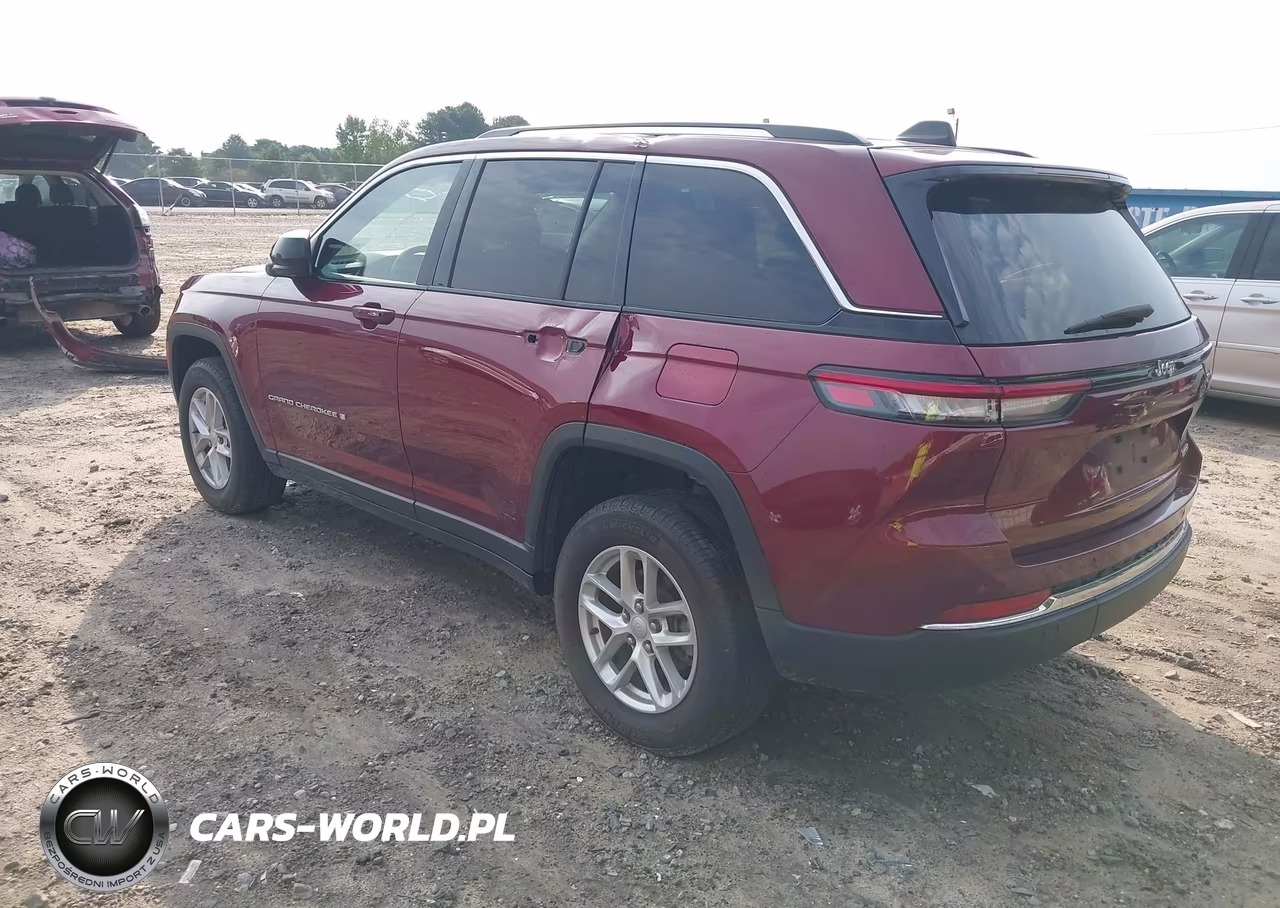 2023 Jeep Grand Cherokee Laredo 4X2 VIN:1C4RJGAG0PC567052 - 3