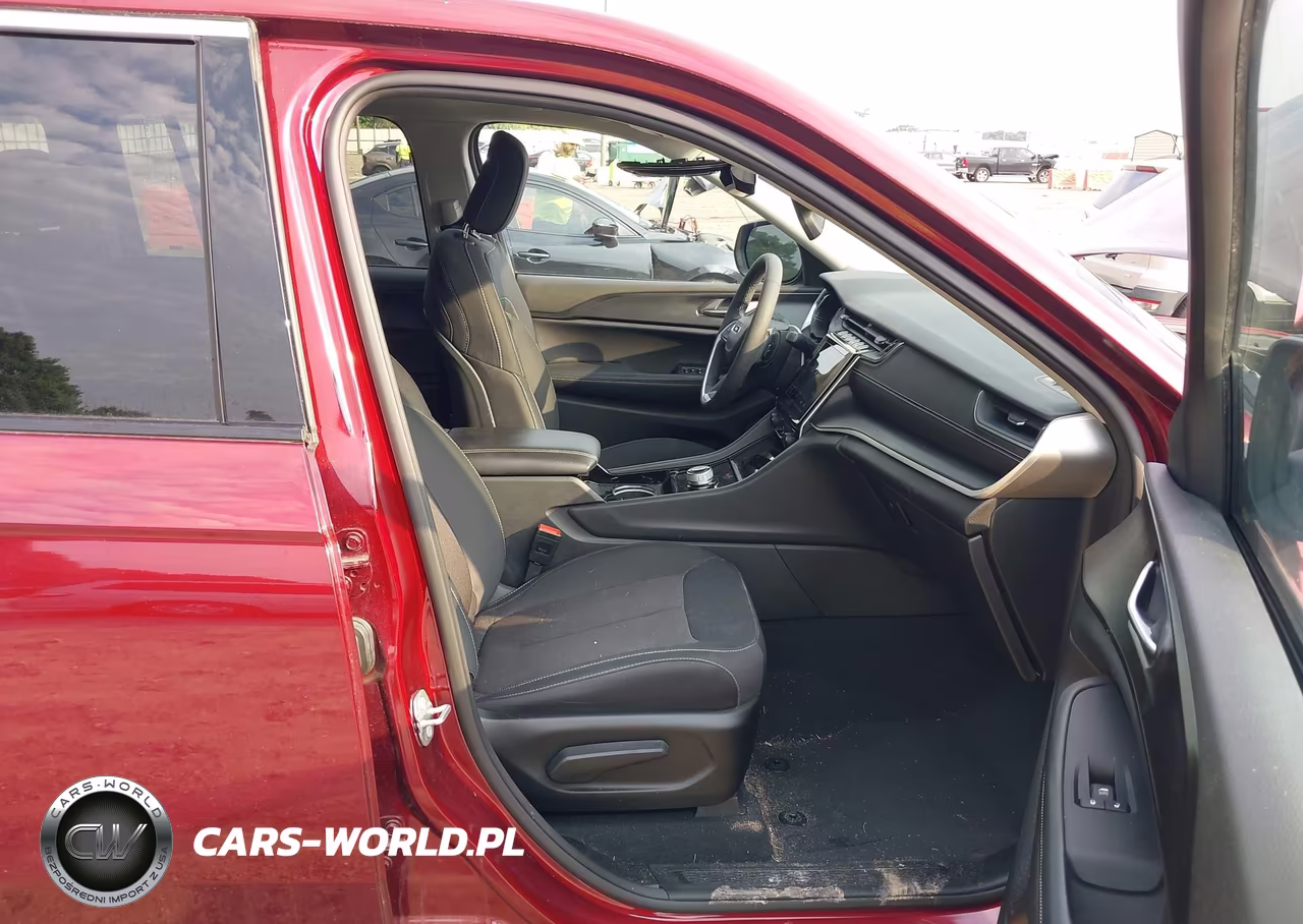2023 Jeep Grand Cherokee Laredo 4X2 VIN:1C4RJGAG0PC567052 - 5