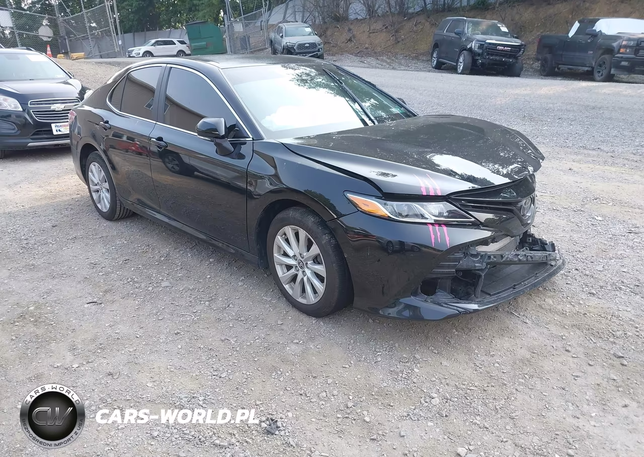 2020 Toyota Camry Le – zdjęcie 1 z 15