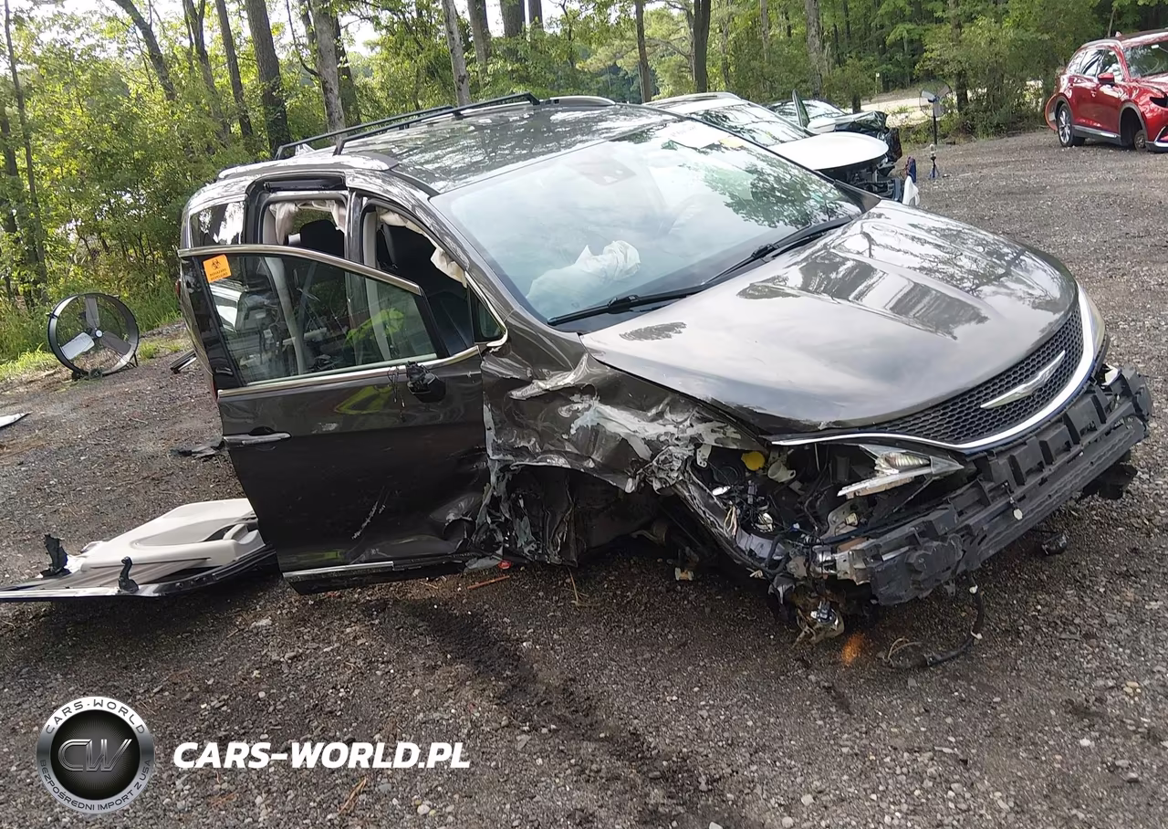 2017 Chrysler Pacifica Touring-L Plus – zdjęcie 1 z 17