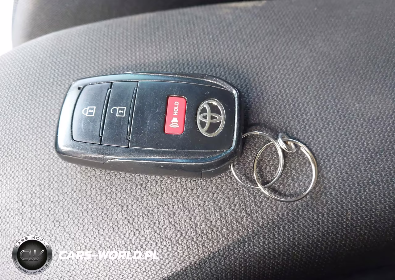 2022 Toyota Corolla Cross Le VIN:7MUCAABG1NV018088 - 11