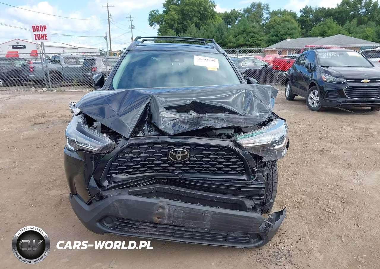 2022 Toyota Corolla Cross Le VIN:7MUCAABG1NV018088 - 13