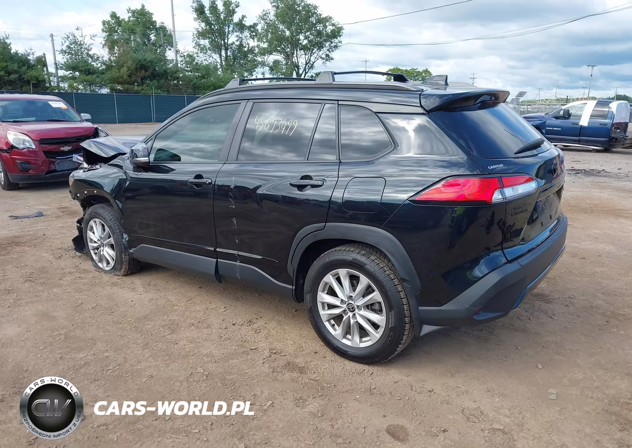 2022 Toyota Corolla Cross Le VIN:7MUCAABG1NV018088 - 3