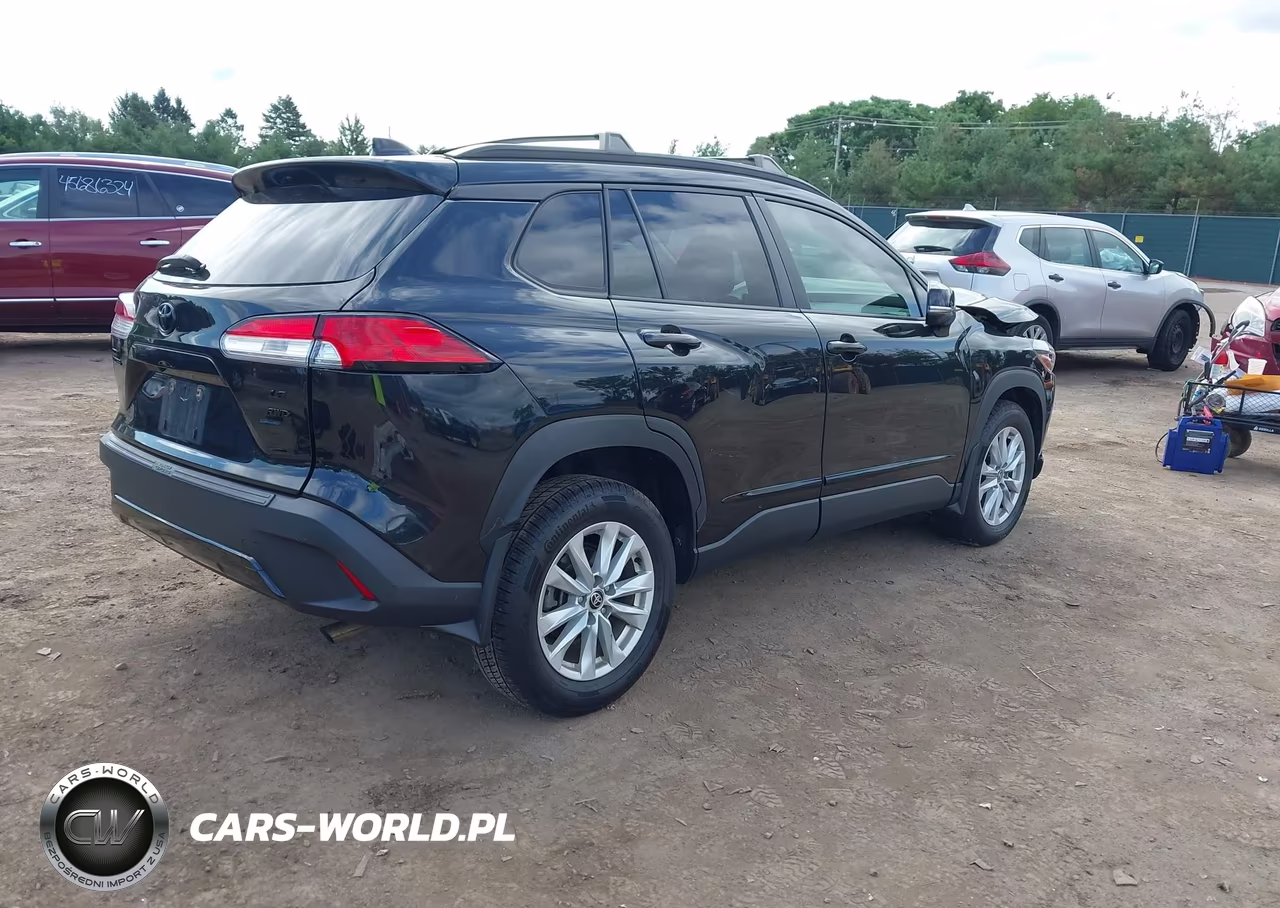 2022 Toyota Corolla Cross Le VIN:7MUCAABG1NV018088 - 4