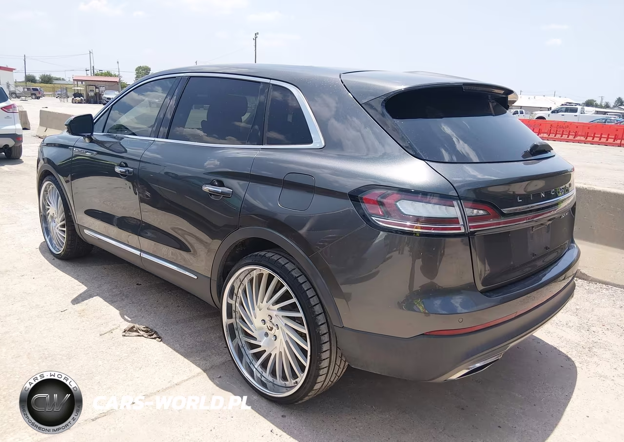 2019 Lincoln Nautilus Reserve VIN:2LMPJ8L92KBL10284 - 3