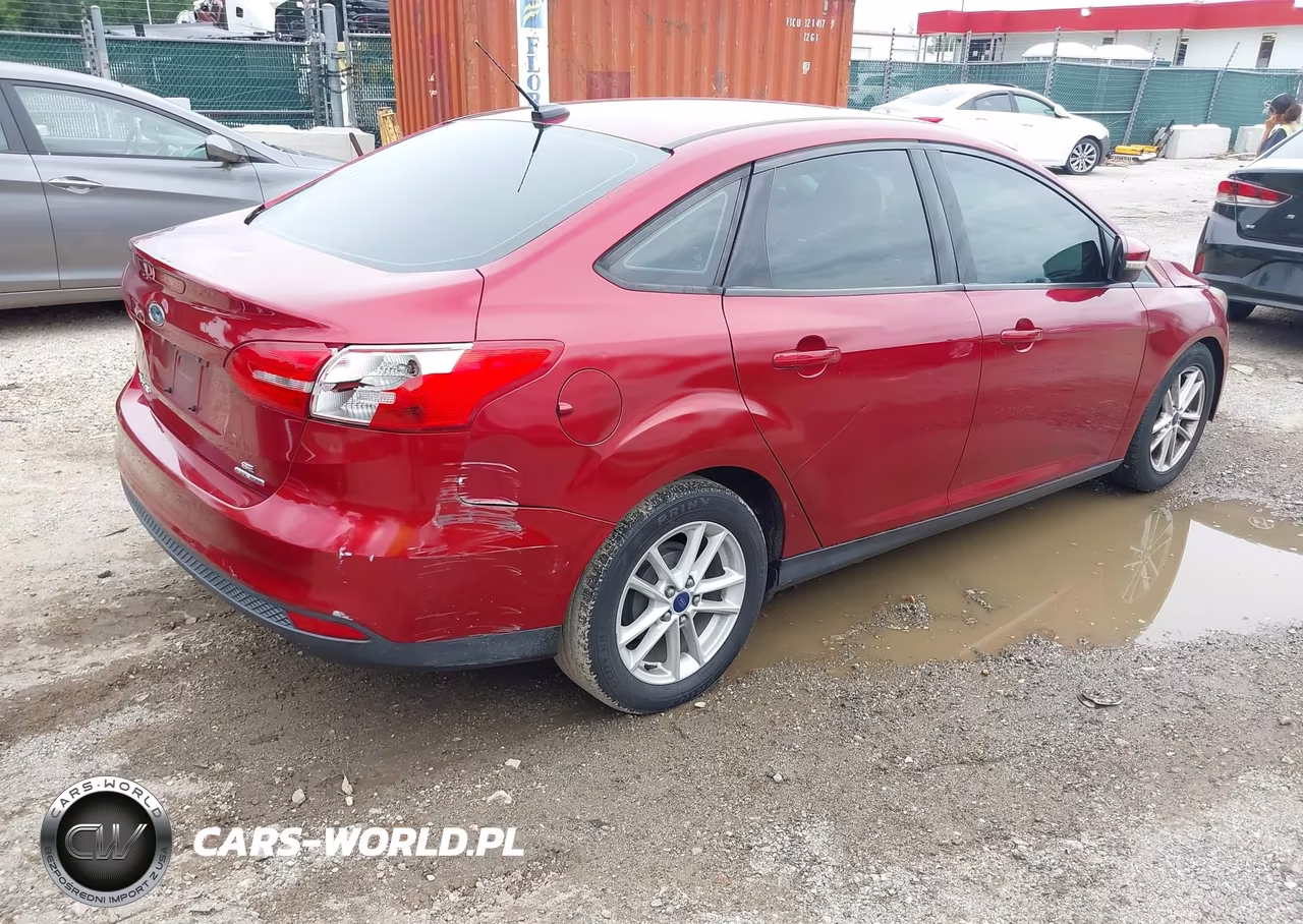 2016 Ford Focus Se VIN:1FADP3F22GL227230 - 4